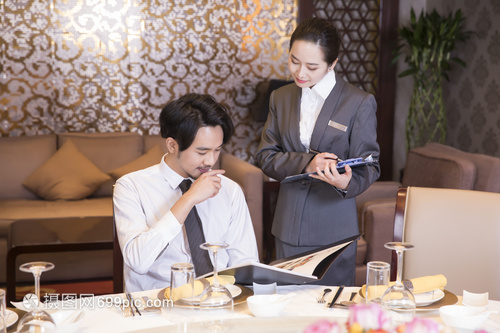 酒店餐廳服務(wù)員點菜
